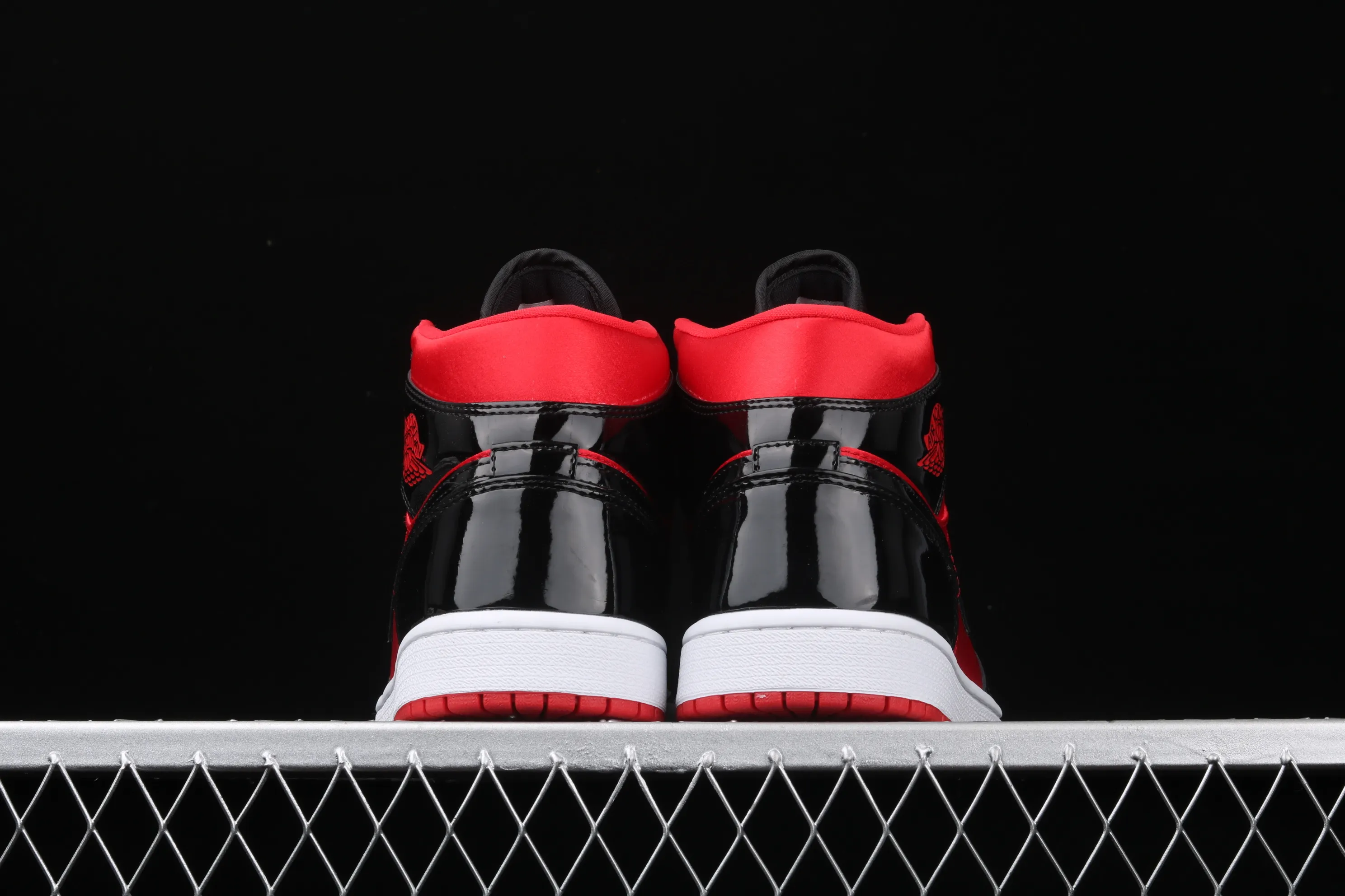 All categories Air Jordan Jordan series basketball shoes Air Jordan 1 Mid Air Jordan 1 Mid WMNS AJ1 Joe 1 black red patent leather silk BQ6472-600